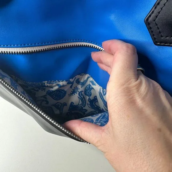 Lululemon Black Blue Happy Hatha Hour Bag Blue Paisley Interior Exterior Pockets - Picture 12 of 16